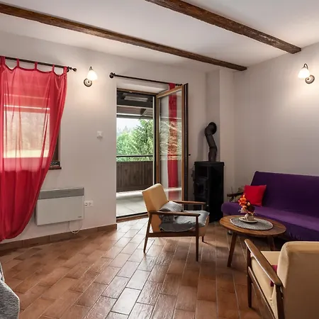 Semesterbostad Forest House Ivan