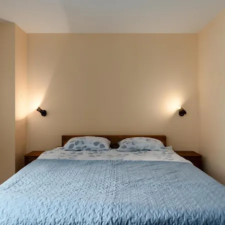 Semesterbostad Forest House Ivan *